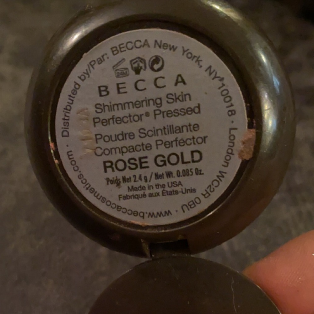 Becca pressed pigment blush in color rose gold